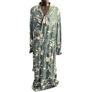 Ava & Viv Long Sleeve Dress in green and White